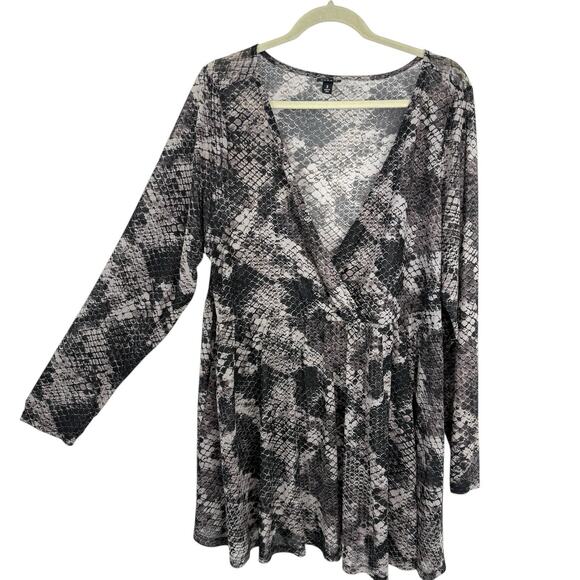 Torrid 3X Plus Size Babydoll Knit Mesh Top Animal Pattern Faux Wrap Long Sleeves - Picture 1 of 8